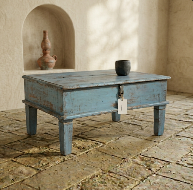 Table basse ancienne coffre en bois bleu