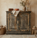 Buffet ancien sculpté en bois patiné – pièce unique
